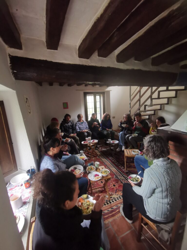 Tutti insieme a mangiare