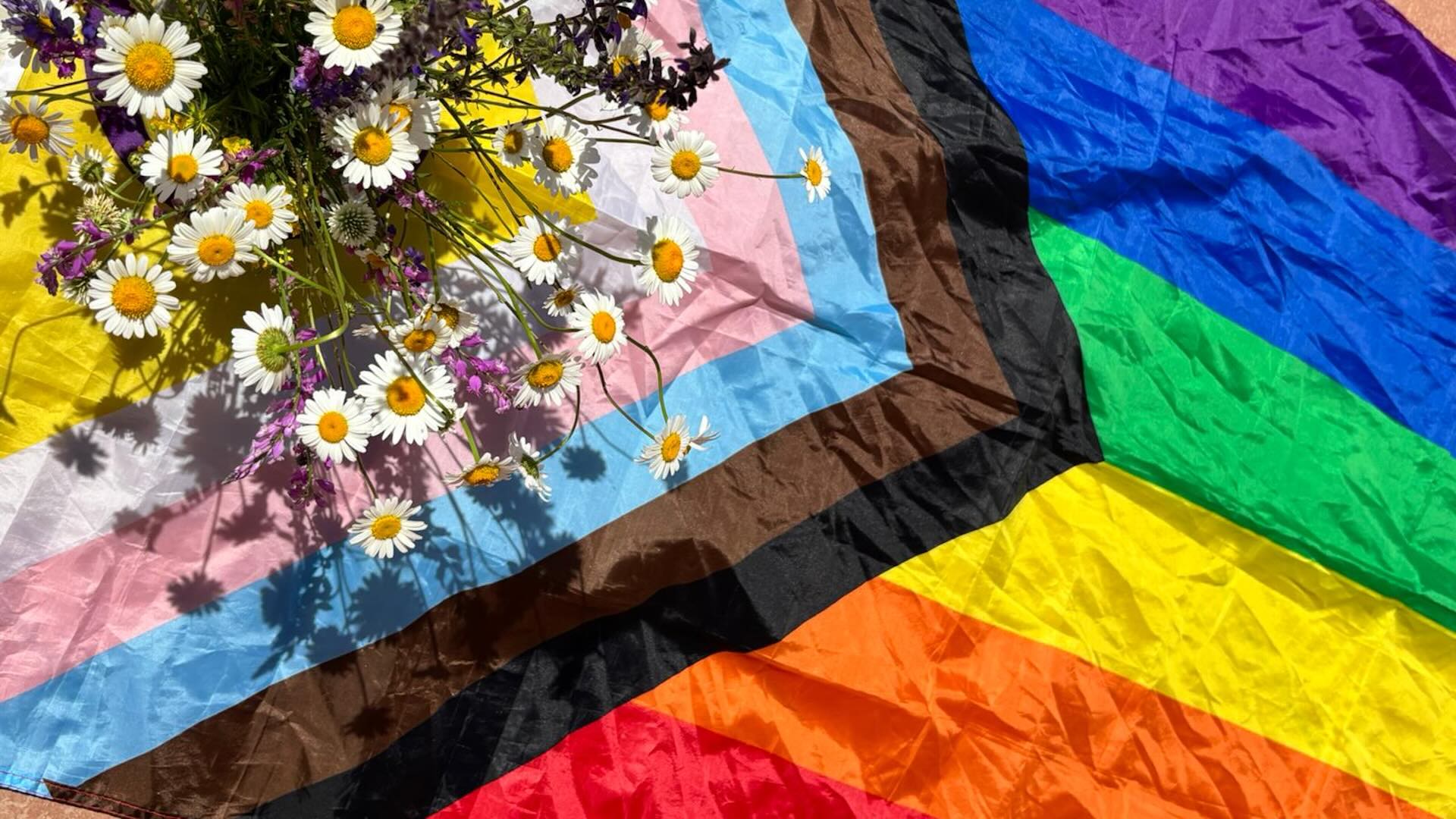 Un fiore sboccia: Ritiro per la comunità arcobaleno italiana